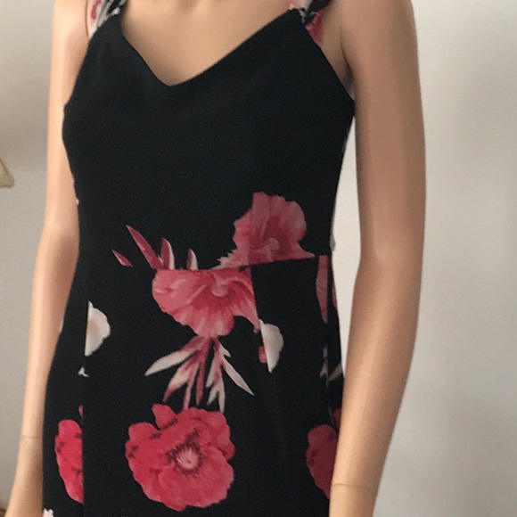 Beautiful maxi floral dress - Picture 2 of 4